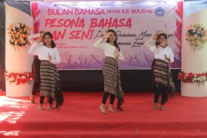 Bulan Bahasa SMA Swasta Ile Boleng